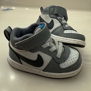 Toddler Gray and White Nike court Borough Shoes 5C